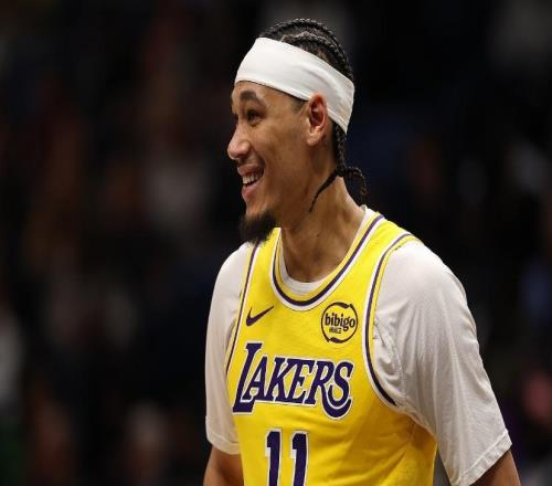 湖人勝鵜鶘迎2喜2憂！斯瑪特海斯太好用，里弗斯八村壘急需調(diào)整！