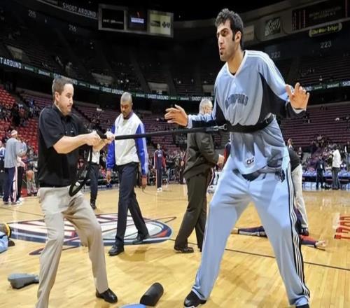 回想一下，一個伊朗運動員，想打NBA有多難