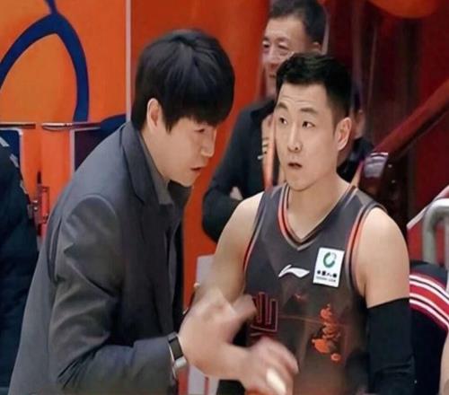 山東男籃出征，5日對陣廣州男籃，高詩巖對位郭艾倫邱彪劍指四強