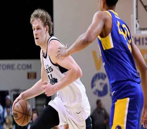 至少護(hù)筐能力相當(dāng)不錯，森林狼內(nèi)線新秀完爆了開拓者二隊(duì)內(nèi)線