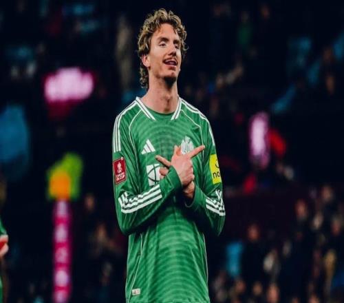 卡里克談?dòng)⒊亩ㄎ磺颍何矣X得這太過分了天空體育：沃爾特馬德因感染病毒身體不適，出戰(zhàn)曼聯(lián)存疑