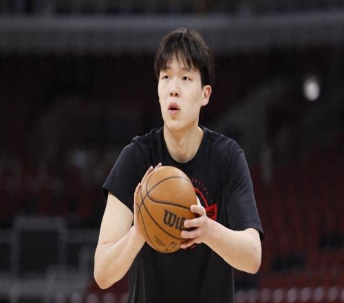 楊瀚森舊傷復(fù)發(fā)麻煩大，NBA+G聯(lián)賽都打不上，教練組裁人敲響警鐘