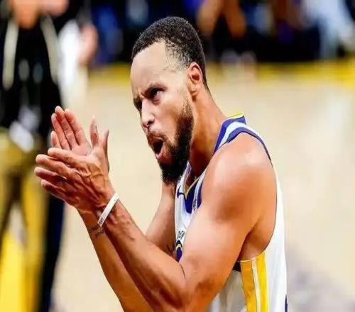 考慮賽季報銷！庫里將專注招募詹姆斯！