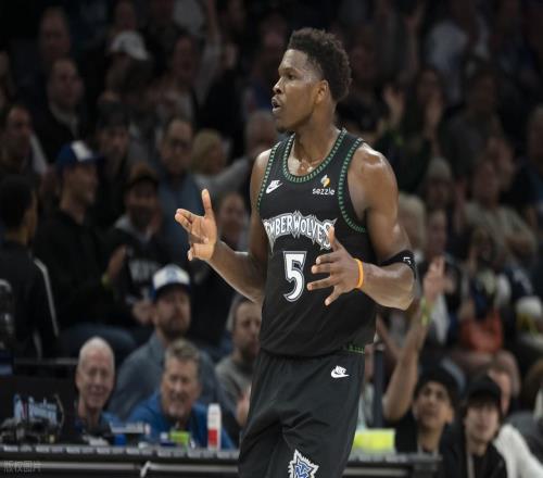 班凱羅37+5+6無緣今日最佳球員！因?yàn)閻鄣氯A茲41+6+2+5創(chuàng)紀(jì)錄！