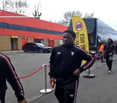 曝曼聯(lián)新帝星愿降低續(xù)約周薪要求！拉爵不置可否，其地位仍需考驗(yàn)