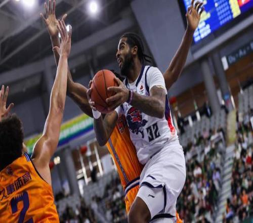 山東男籃全力橫掃廣州男籃！超級(jí)外援或上演首秀，邱彪要?dú)⑦M(jìn)前四