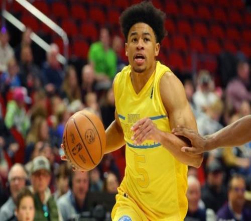 面對(duì)開(kāi)拓者二隊(duì)打出準(zhǔn)三雙，森林狼雙向合同新援場(chǎng)上作用非常明顯