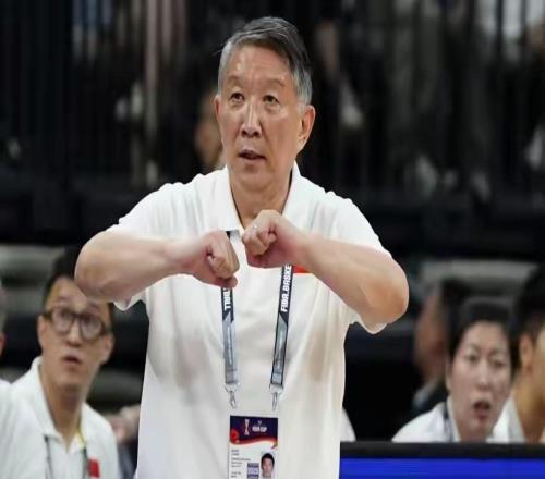 雙塔缺席，新人扛旗！女籃生死戰(zhàn)前，宮魯鳴的豪賭開始了