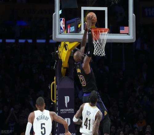 罕見(jiàn)！詹姆斯放棄垃圾時(shí)間刷分！錫安心態(tài)崩了，東契奇27+10+7！