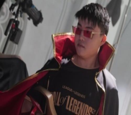 还在炒冷饭Uzi连续数天未上韩服账号,微博热搜Uzi复出莫名空降第五