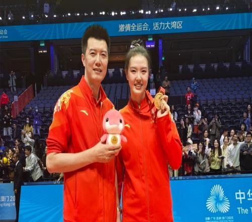 泪目!30岁张常宁时隔8年再夺金:女排最美主攻完美谢幕