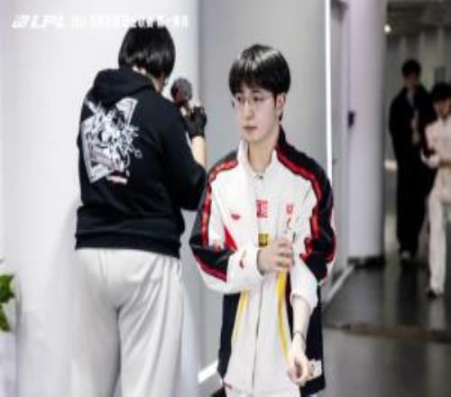 Elk：这一场对于我们能否前四比较关键，赢下来缓了一大口气