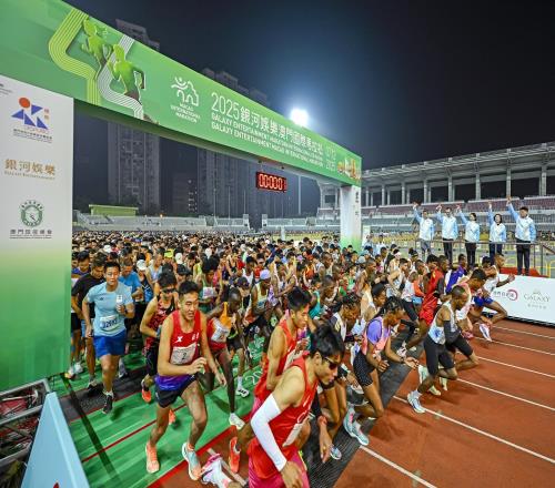 澳门国际马拉松举行,肯尼亚选手包办半程马拉松男、女子冠军