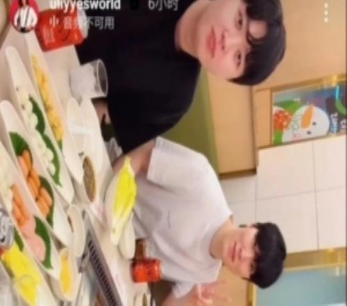 都爱吃这口健身教练分享与Zeka、Kanavi海底捞聚餐照