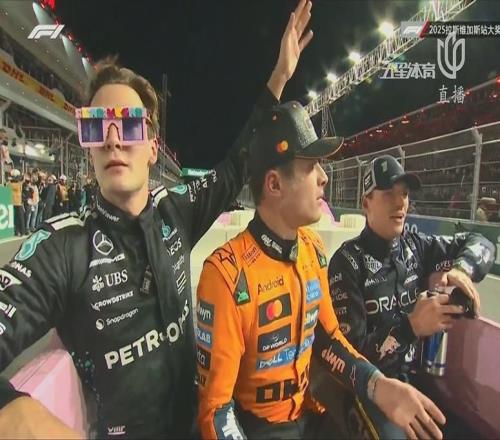 【差距继续缩小】诺里斯昏厥起步!维斯塔潘夺得拉斯维加斯站冠军!