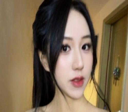 前LPL解说suki晒照:今天像谁