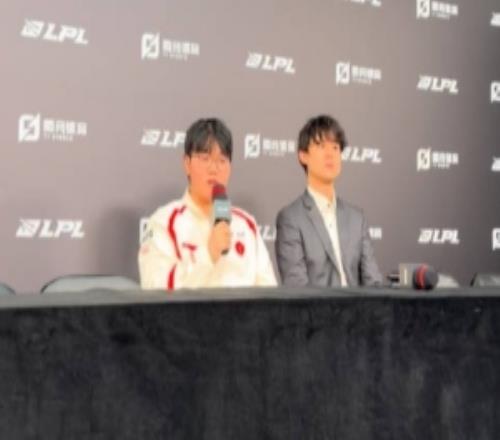 JiaQi：第三局坚哥一直在沟通我们打团的画面吧，挺好的