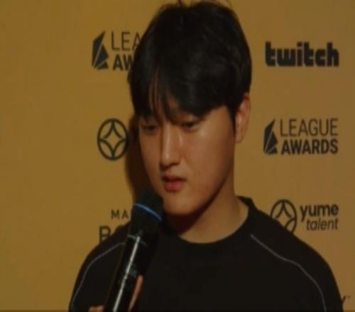 LOL梦男完全体！peyz：火热的星期五！情人节要玩英雄联盟啊