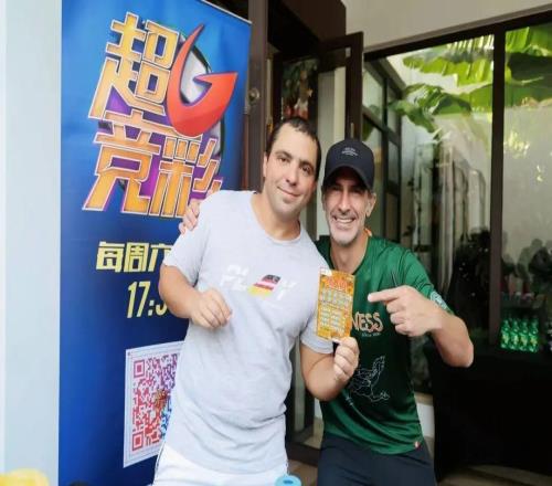 挥拍迎新,友谊之约“五星运动汇圣诞之约”2025上海国际网球俱乐部邀请赛圆满落幕