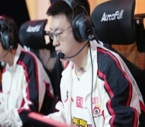 春天結(jié)束了Xiaohu狀態(tài)低迷幽默吃箭難堪大用三局戰(zhàn)績7117！