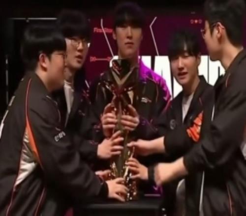 HLE：那我成了今年先鋒賽冠軍將直通MSI而去年冠軍HLE無緣