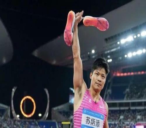苏炳添宣布退役“再见啦,我亲爱的跑道”