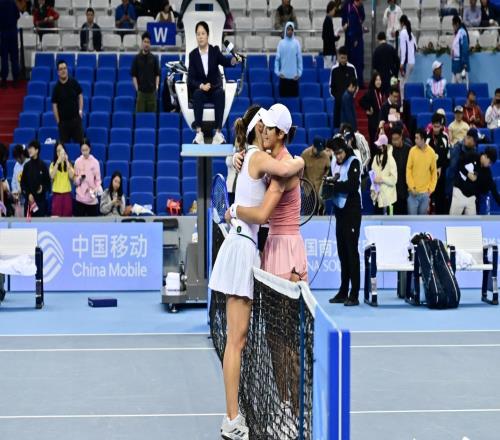 王欣瑜赢下“左右大战”!十五运网球单打四强阵容出炉