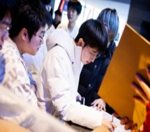 LPL发布选手大会返图:联盟将以更高标准、更严要求迎接新的一年