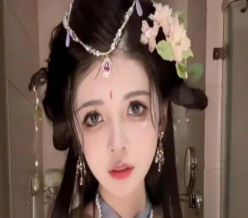 網紅狗頭蘿莉自曝負債650萬成老賴：年輕時不懂什么叫“獨家直播”