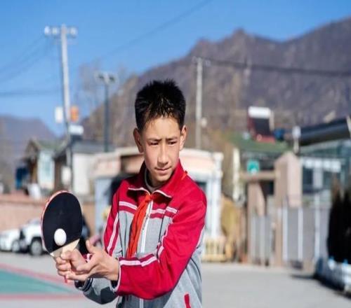 在青海,一颗乒乓球从高原飞向世界