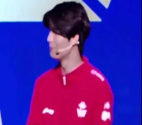 狠话环节Xiaohu：天气越来越暖和369：TES打JDG我在哪哪边赢