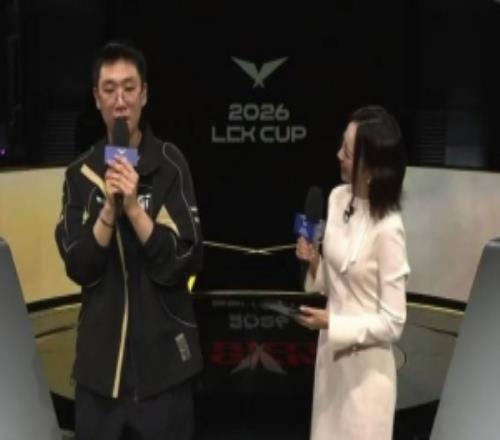 Ruler:今天爸妈的应援不够努力啊下次大声点好吗Ruler爸爸:OK