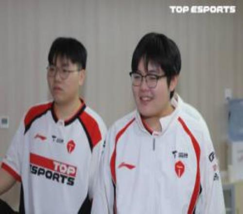 完全退化了369全場(chǎng)難有亮眼表現(xiàn)對(duì)線遭突破打野來就有團(tuán)戰(zhàn)查無此人