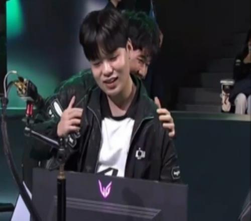 解說雨凡：追了?。『眉で榘≡S哥career的眼淚很快就得到了回應(yīng)