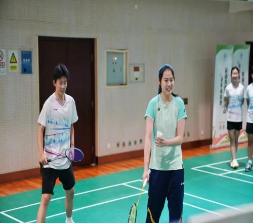 聚焦“冠军体育课”,郑雨走进北京交通大学附属中学