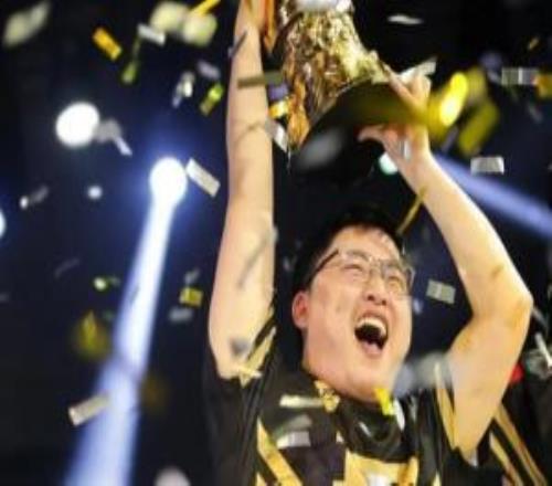 黑子说话!爱笑:Uzi被韩国人尊敬就是因为他打服了韩国人