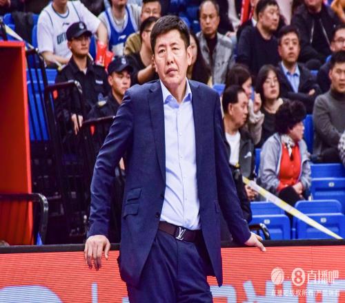媒体评论员认为丁指导与泰伦卢存在相似之处,处理人际关系也是教练能力的重要组成部分_CBA直播