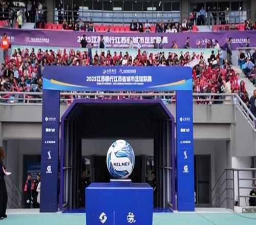 月薪税后2万5,用“钞能力”抢人!“苏超”挑战中国职业足球体系