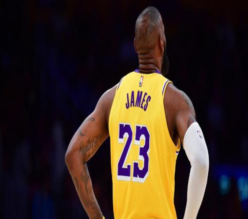 詹姆斯被队友拉拉维亚歌颂!还被前队友塔克歌颂!