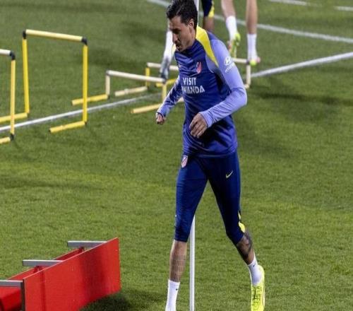 世体:希门尼斯全程参与马竞训练,尼古拉斯和朗格莱缺席训练