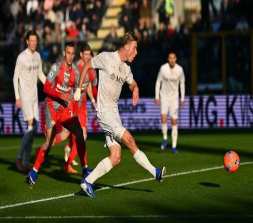 人挪活!曼联弃将闪耀意甲:12场独造8球孔蒂夸他进步很大