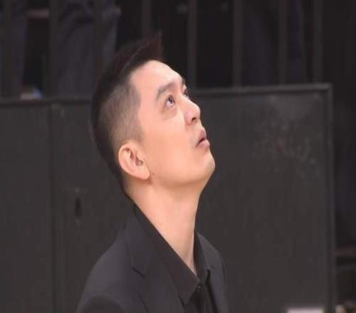 4连败,辽宁男篮送上海登顶,张镇麟16+3张陈治锋15+7成唯一亮点