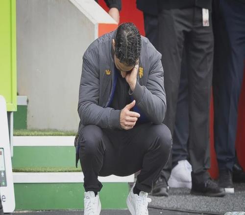 嘘声震彻老特拉福德!11送副班长终结12连败,曼联底线在哪儿!