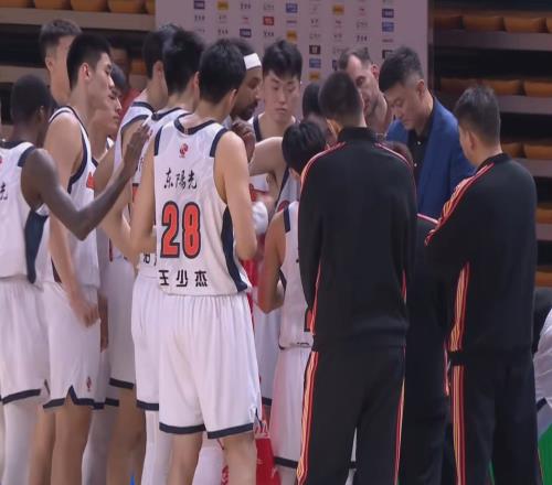 CBA疯狂一夜!争冠形势大乱:北京送广东首败,助攻广厦升至第一