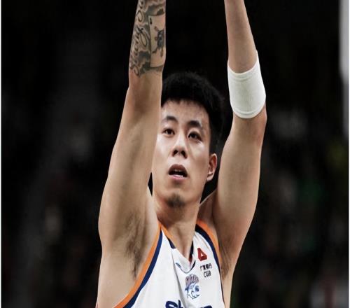 张镇麟被感动的哭了,但比赛中下手真狠,16+3打爆老东家