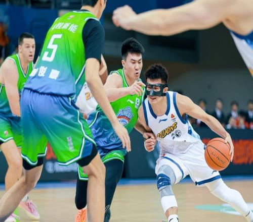 CBA综述:卫冕冠军登顶榜首,广东8连胜告一段落,浙江逆转青岛
