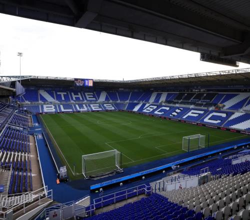 听心理学家的话,伯明翰准备在客场把更衣室装饰成主场的样子