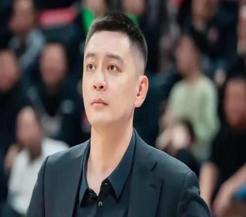 输上海发布会!杨鸣直指差距,继伟小心合练,暂无换外援计划!
