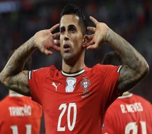 意媒:国米领跑坎塞洛的租借交易,巴萨和尤文也很感兴趣