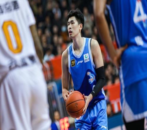 我没篮邹阳三分9中7轰35分现场打脸四川老总他比陈国豪强在哪